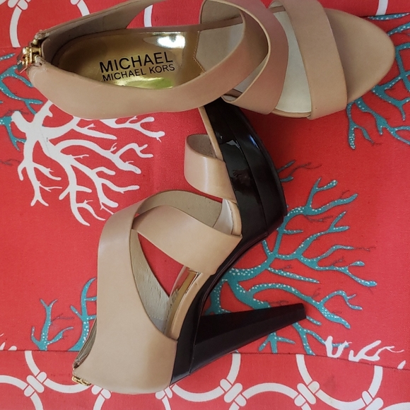 Michael Kors Elena Platform heels Color Nude 4 1/2 M - Picture 3 of 4